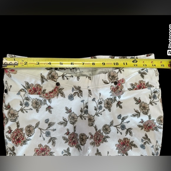 Lildy jeggings pants white w floral pattern sz LG/XL good condition pull on - Picture 3 of 5